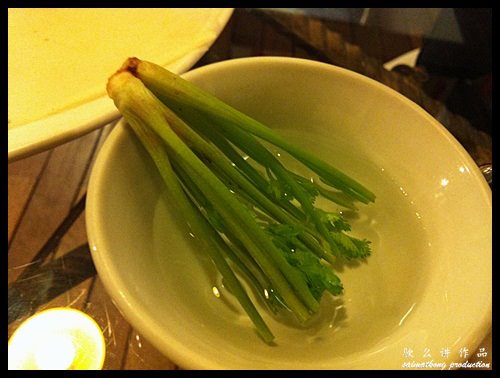 We were given rice paper rolls, fresh mint leaves, fresh sweet basil, cucumbers, star fruits and dipping sauce to make our own wrap rolls.