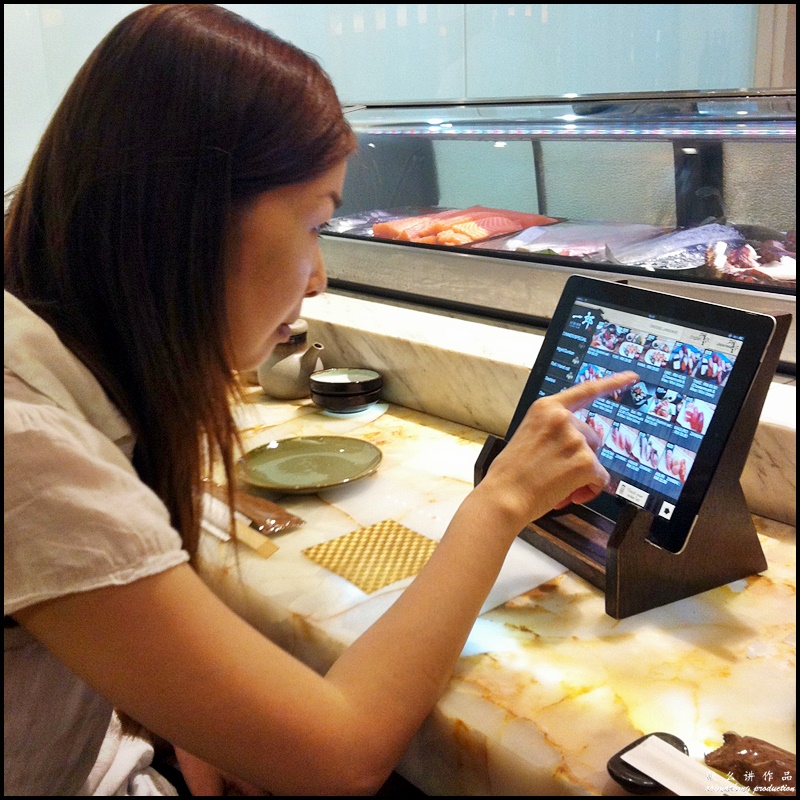 Ichiro Sushi Bar @ Isetan Eat Paradise, 1 Utama : Ichiro Sushi Bar uses iPad menu to enable patrons to order their food at the table