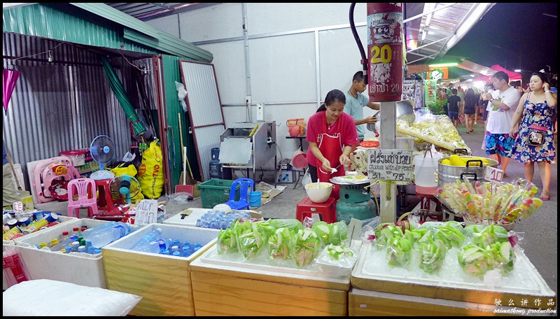 Phuket Weekend Night Market @ Phuket Town - The guava in Thailand looks like a big green apple and taste really sweet