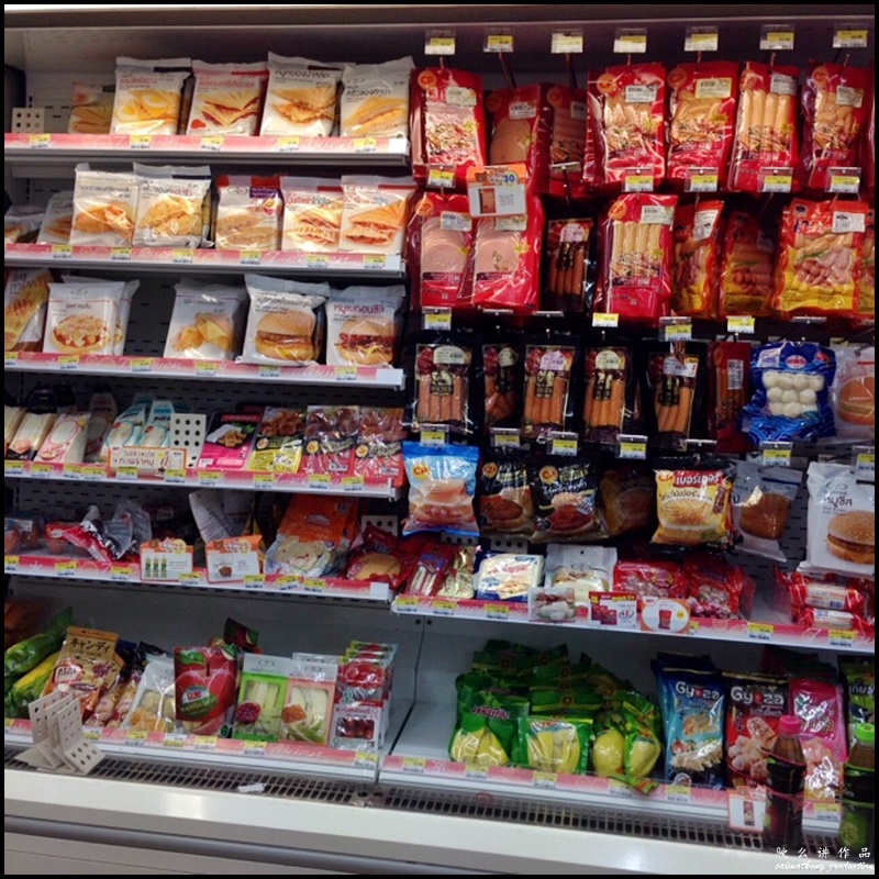 I noticed the Thailand's 7-11 has more varieties of frozen food and snacks compared to the 7Eleven in Malaysia. *jealous