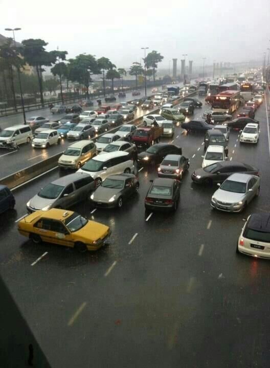 Photo : Serious flash floods hit LDP Puchong @ Around Puchong IOI Mall