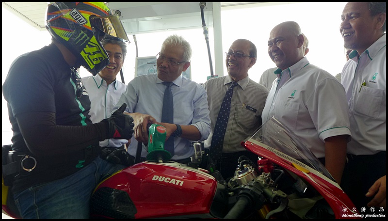 Domestic Trade, Co-operatives and Consumerism Minister, YB Dato' Hamzah Zainudin launched the new fuel at the Technology Park Malaysia PETRONAS Station.