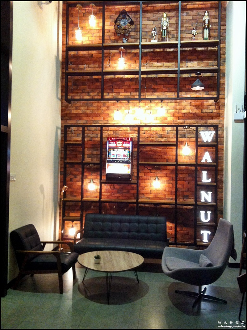 Absolutely love the decor in this cafe, particularly this section with a sofa which I reckon makes the perfect spot to chill and relax with a mini barrel of their signature lemongrass white tea ;)