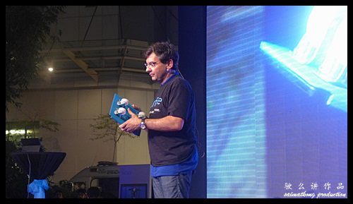 Arriving on a skateboard custom-built from a Microsoft Surface device to deliver his speech, Carlos Lacerda, Managing Director of Microsoft Malaysia spoke about the excitement that has been building over the Microsoft Surface device.