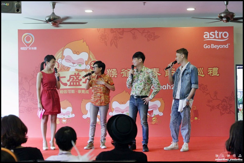 Hua Hee CNY-lah artistes on stage w Siow Hui min