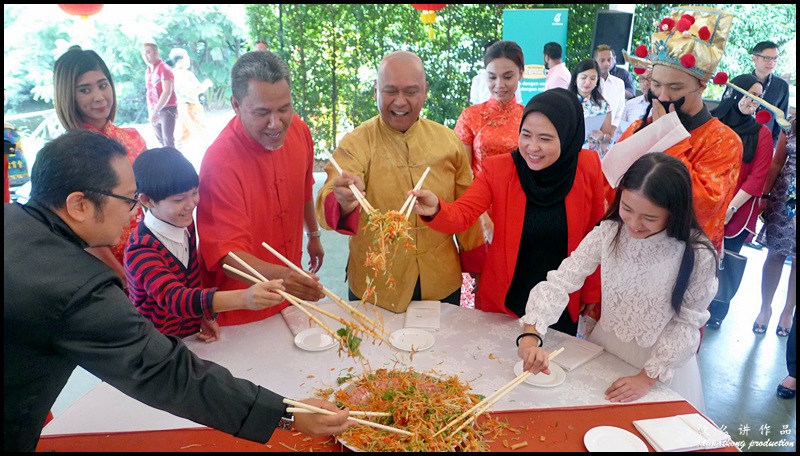 Lou Sang or also known as Prosperity Toss is usually the first dish served during CNY. The higher you toss, the higher your growth in "fortune".