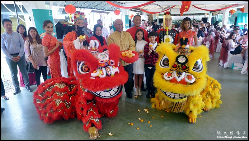Lion Dance is a "must" during Chinese New Year coz lion is an auspicious animal and it'll bring us good luck  