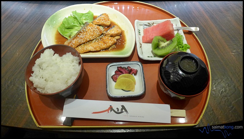 Ishin Japanese Dining @ Old Klang Road : The Wifey ordered Shake Teriyaki set which consists of a perfectly grilled salmon with teriyaki sauce and is served with appetizer, rice, miso soup and fruits.