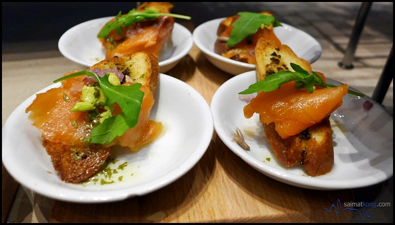 Smoked salmon carpaccio w avocado cubes