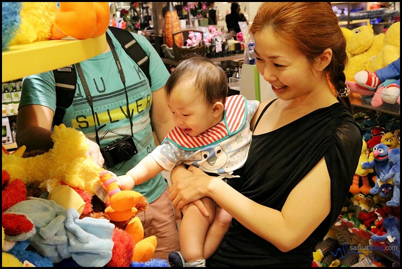Time for some shopping! Singapore is a truly shopping heaven & even Aiden's having so much fun shopping for his toy!
