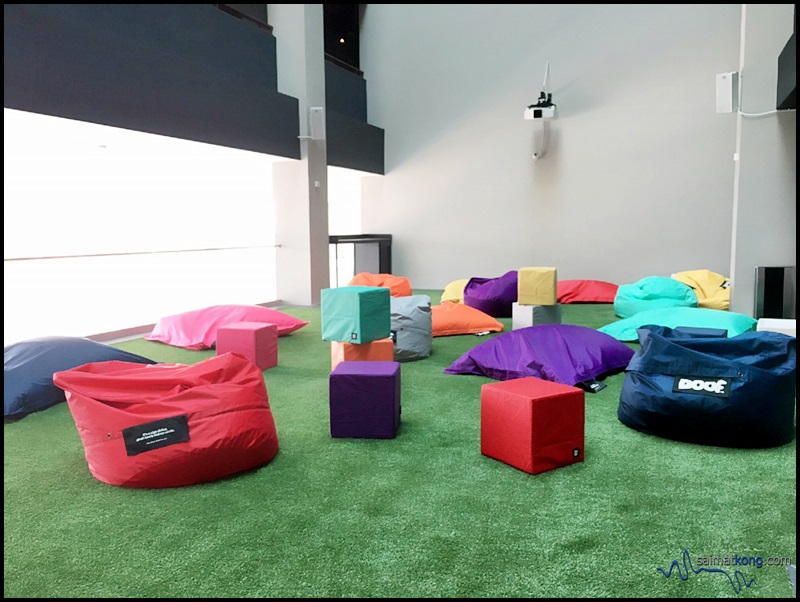 Beanie Bean Bags : AtSix Lounge by Day is such a nice and cosy area to chat and relax with friends.