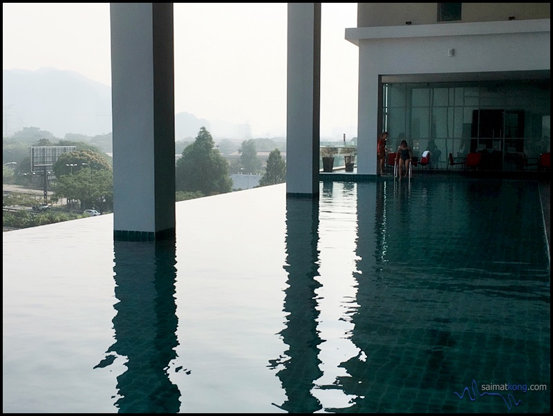 The indoor infinity pool is located on the 6th floor. For those who adopt a healthy lifestyle, you can get some laps done in the pool