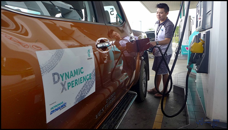 We stopped by PETRONAS R&R Bentong to fuel up. We also freshen up and got some snacks and coffee before continuing our road trip. 