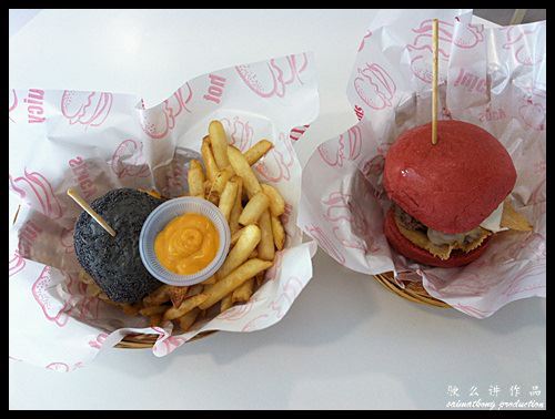 Black Bun vs Red Bun! : Crayon Burger @ SS15, Subang Jaya