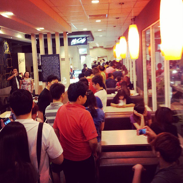 McD Minion Craze! Ppl are queuing for the Minions!