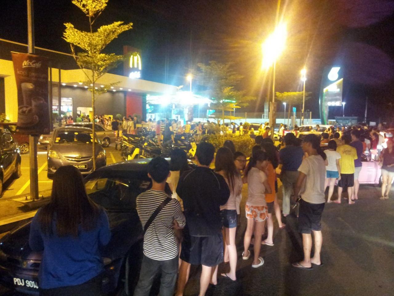 McD Minion Craze! Ppl are queuing for the Minions!