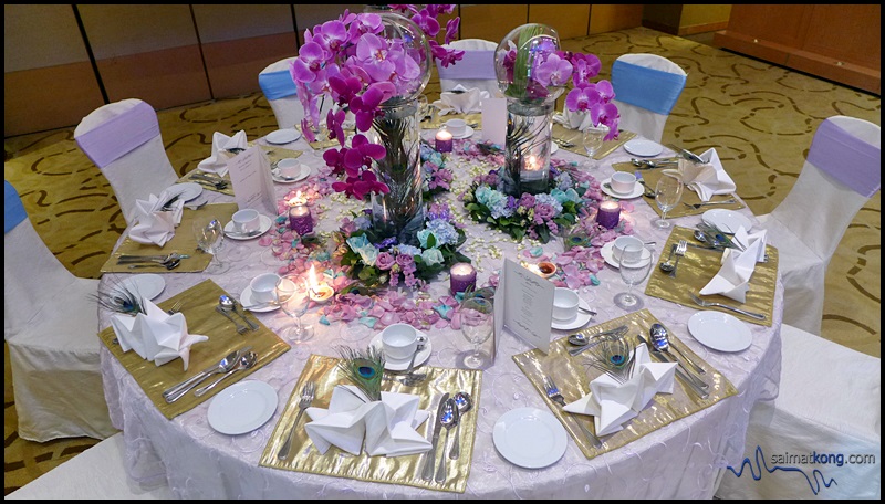 For a grand wedding, the magnificent 1,500 meter square feet pillarless Grand Ballroom at Renaissance KL can accommodate a maximum capacity of 80 tables and is the perfect backdrop for a memorable wedding banquet.