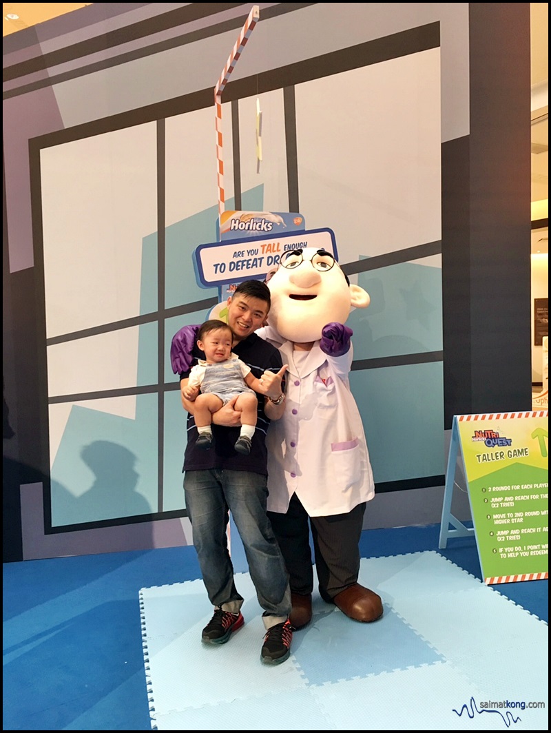 Look who he saw at the Horlicks NutriQuest roadshow? It's none other than <strong>Dr. Greedy</strong>! Remember to look out for him at the roadshow and take lots of photo with him! 