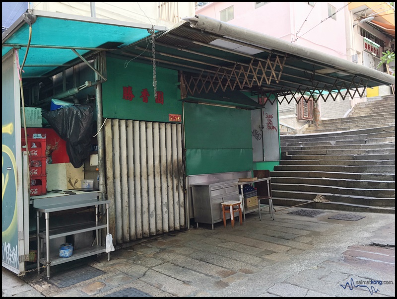 Sing Heung Yuen 胜香园, a dai pai dong at Central which is famous for nissin noodles in tomato broth and crispy toast with condensed milk.