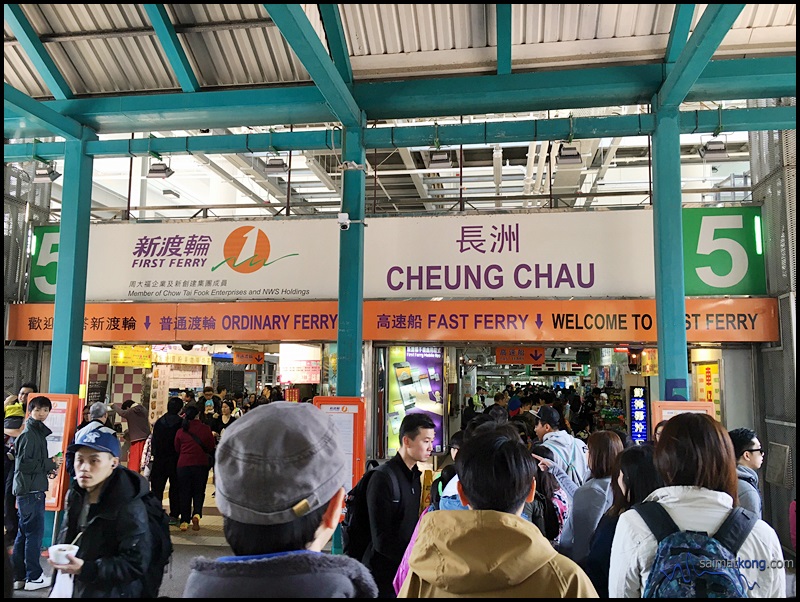 And so on the third day of our Hong Kong trip, we took the fast ferry from Central Pier No.5 and spent an afternoon on the island of Cheung Chau 長洲.