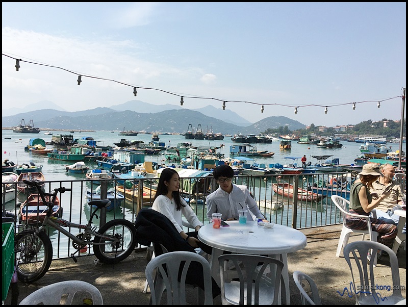 There are many seafood restaurants in Cheung Chau and while most of the restaurants served similar dishes, it's best that you take a look at their menu and prices first.