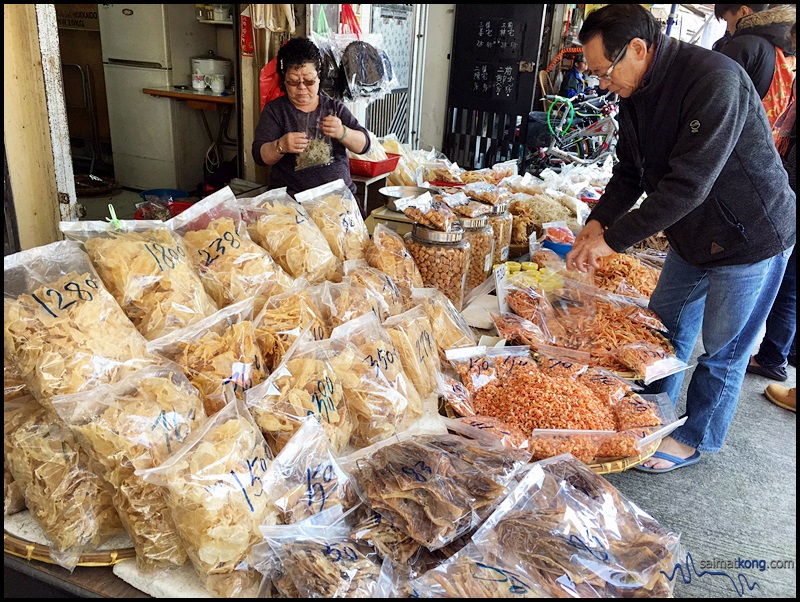 There are many dried seafood products such as salted fish, dried squid, shrimp paste, fish maw, dried scallops and dried shrimps.