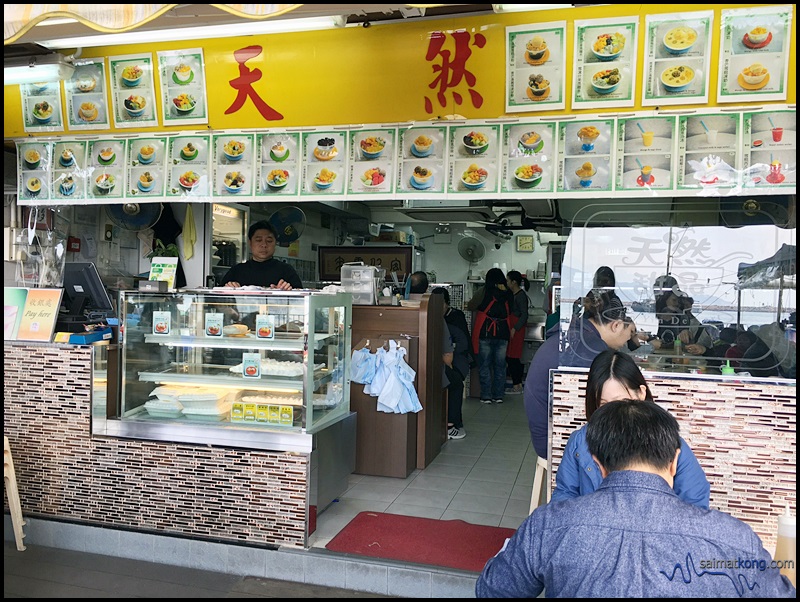 When you walk around Cheung Chau, you'll notice many dessert shops around. Tin Yin Dessert Shop 天然甜品 is one of the popular dessert shops in Cheung Chau 長洲.