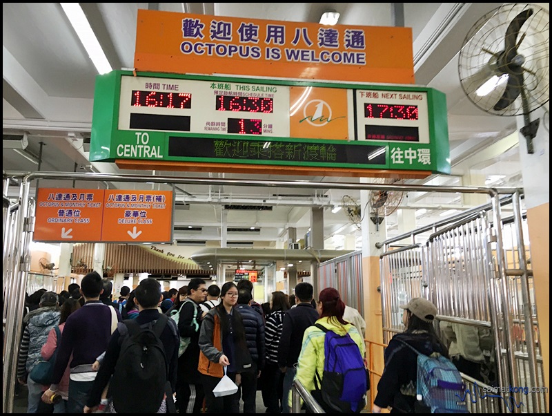 We had such a fun family outing at Cheung Chau! We board the ordinary ferry back to Hong Kong at the Cheung Chau ferry terminal. 