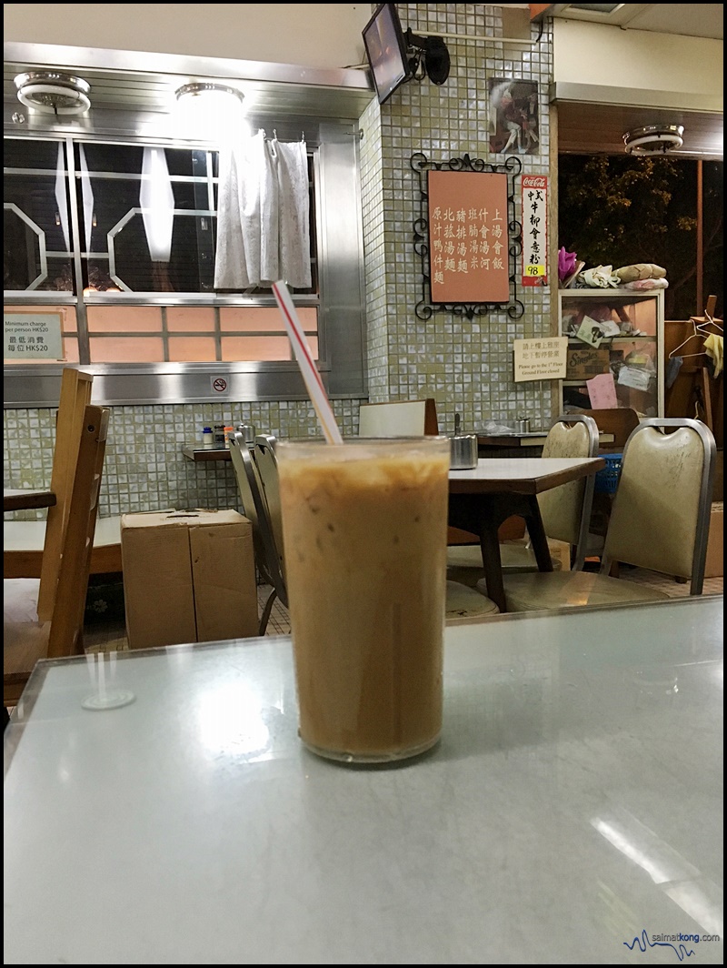 (美都餐室) : When in Hong Kong, you gotta try Hong Kong-style Milk Tea.