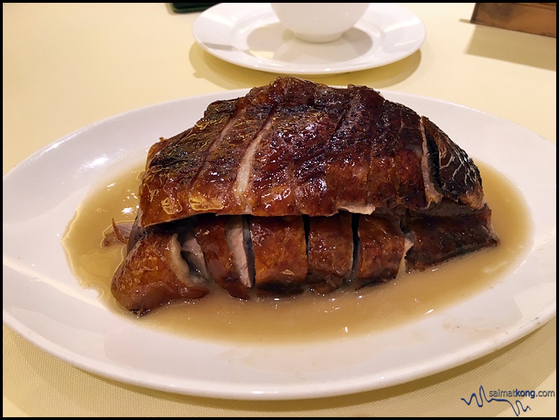Yung Kee (鏞記) : We ordered a quarter roast goose to share. Oh boy, the roast goose is absolutely delicious - unbelievably crispy skin with succulent meat.