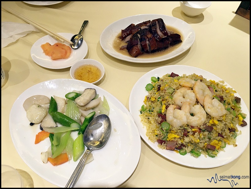 Our hearty lunch at Yung Kee Restaurant. Overall, food was good with great service and nice environment but price wise, it's more economical eating at Yat Lok. 