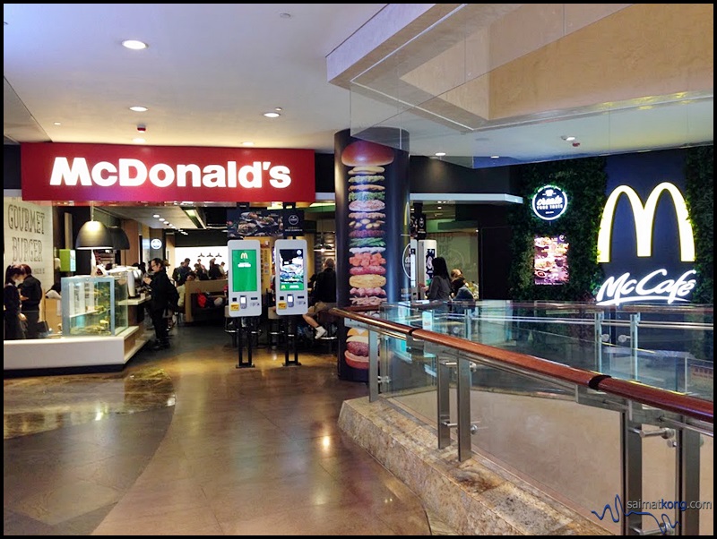  The self-service kiosks @ McDonald's has big screens with a touchscreen menu allowing you to pick and choose what you want in your burger using a variety of ingredients including different types of buns, cheeses and sauces. 