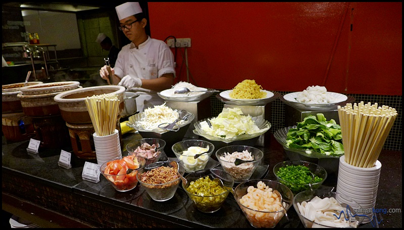 Buffet Ramadhan 2016 @ TEMPTationS, Renaissance KL : If you feel like having noodles for buka puasa, the noodle station offers Laksa Johor, Laksa Penang, Laksa Kelantan or Nyonya Laksa.