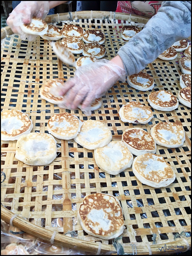 Kee Tsui Cake Shop 奇趣餅家 - Saw these yummy glutinous rice cakes with bean filling which I reckon is pretty similar to Hakka Hot Plate Pau 铁板包