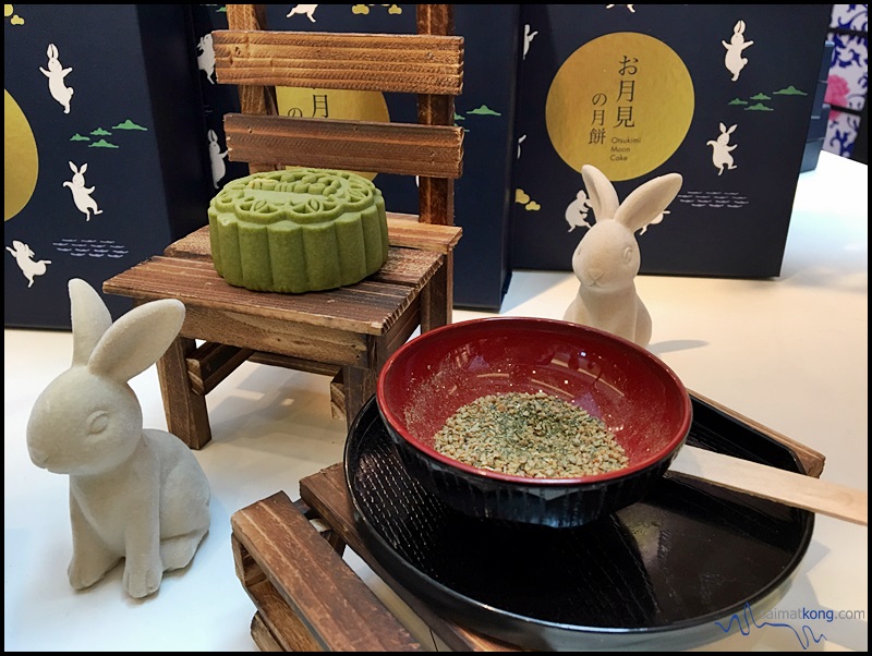 KOMUGI Otsukimi Mooncakes for Mid-Autumn Festival : Green Tea Apricot - Green tea fans will love this unique combination. Enjoy the fragrance blend of Japanese green tea with smooth Japanese lotus paste and chewy melon seeds.