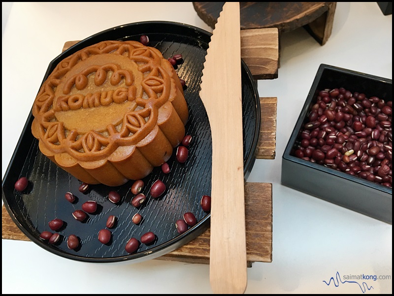 KOMUGI Otsukimi Mooncakes for Mid-Autumn Festival : Azuki Milk - Another all-time favorite is the Azuki Milk filled with a rich, sweet and smooth red paste made using premium Japanese red beans.