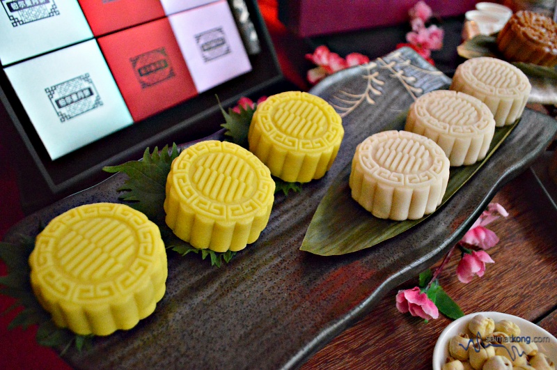 Two types of snow skin mooncakes; Pure Musang King Durian and Low Sugar White Lotus with Bird's Nest.