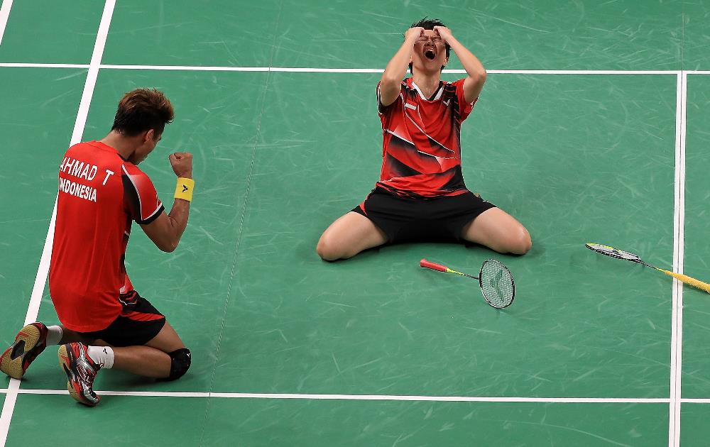 Tontowi Ahmad and Lilyana Natsir of Indonesia won their mixed doubles semi-final against Nan Zhang and Yunlei of China.