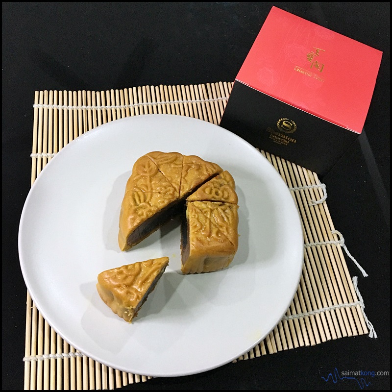 Handcrafted Mooncakes from Celestial Court (天宝阁), Sheraton Imperial KL : Low Sugar Osmanthus White Lotus and Black Sesame with Melon Seed - Less sugar is used in the creation of Osmanthus white lotus and black sesame for a refreshing and light taste.