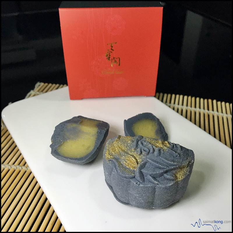 Handcrafted Mooncakes from Celestial Court (天宝阁), Sheraton Imperial KL : Durian lovers will be charmed by the Gold Dust Premium Musang King durian where the skin is made using edible bamboo charcoal powder.