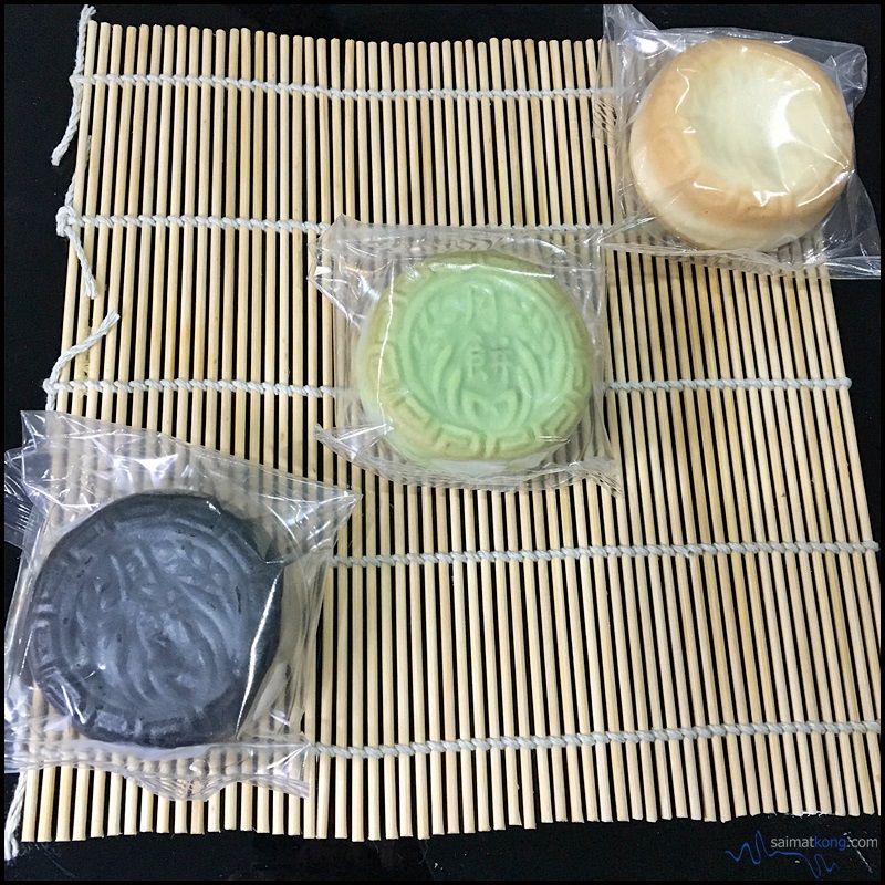 (From right to left - Milk, Uji Matcha Green Tea & Black Sesame) Another flavor that you will want to try is the Black Sesame which will fill your mouth with the crunchy texture of walnuts and the rich aroma of black sesame bean paste. 