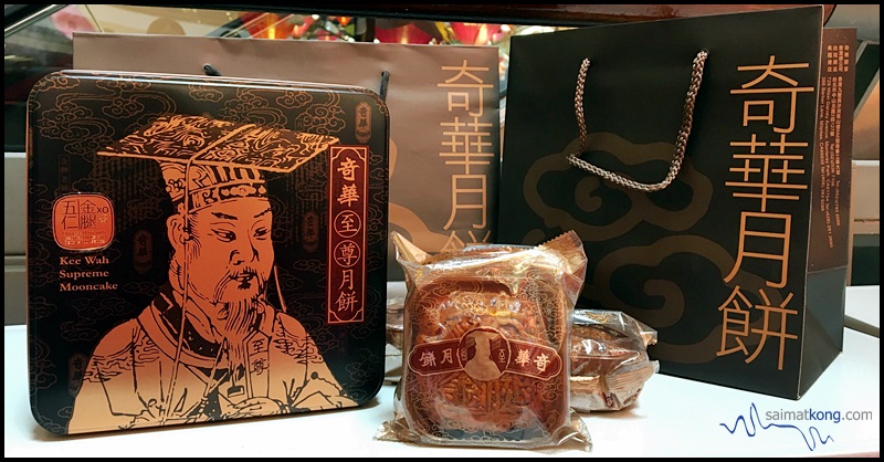 The Chinese Ham Mooncake with Assorted Nuts and Betty's XO Sauce is one of Kee Wah's signature Mooncake and is priced at RM168/box under the Supreme Series.