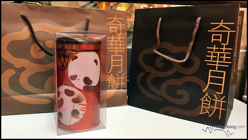 Mid-Autumn Festival 2016 : Kee Wah Bakery (奇華餅家) Mooncake from Hong Kong : The Assorted Mini Panda Mooncake Gift Box (RM73/box of 4pcs) in the shape of a panda will appeal to adults and kids.