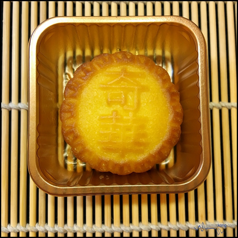 Mid-Autumn Festival 2016 : Kee Wah Bakery (奇華餅家) Mooncake from Hong Kong : Mini Egg Custard Mooncake (RM105/box of 8pcs)