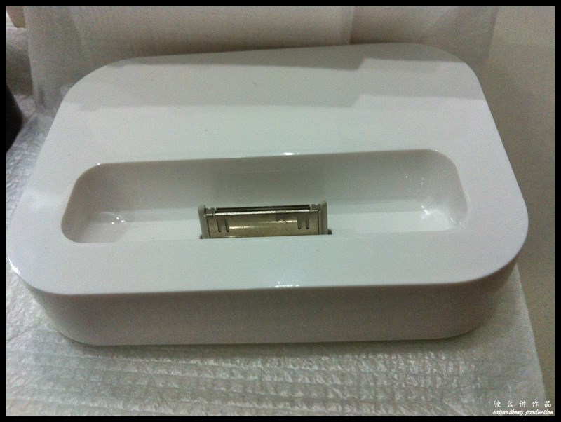 iPhone 4 docking charger station