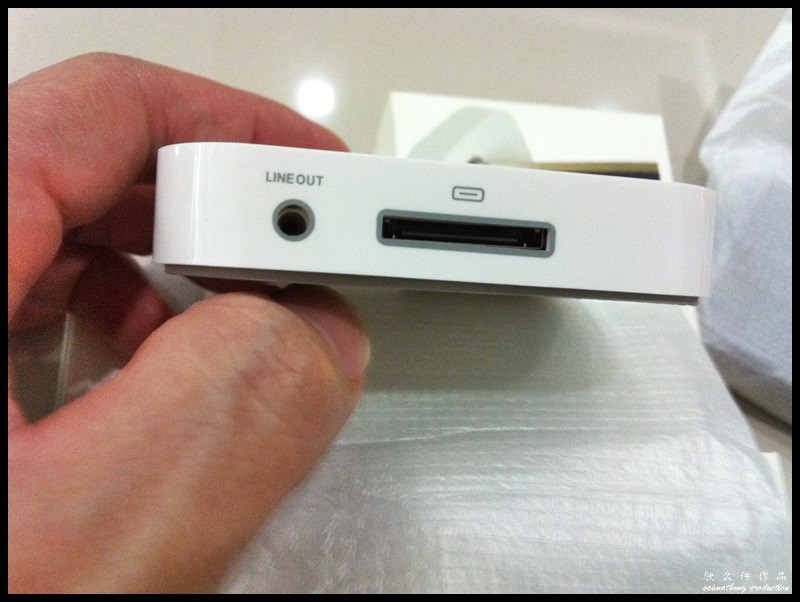 iPhone 4 docking charger station