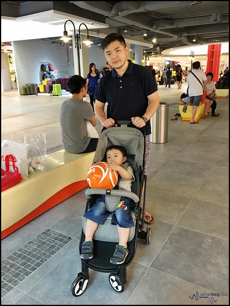 The Husband tested the stroller around the mall and he's pretty impressed because it's real easy to push.