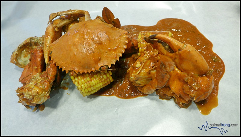 Crab Factory @ SS2 : Our table is full of crabs and seafood. All the crabs and seafood are amazingly fresh.