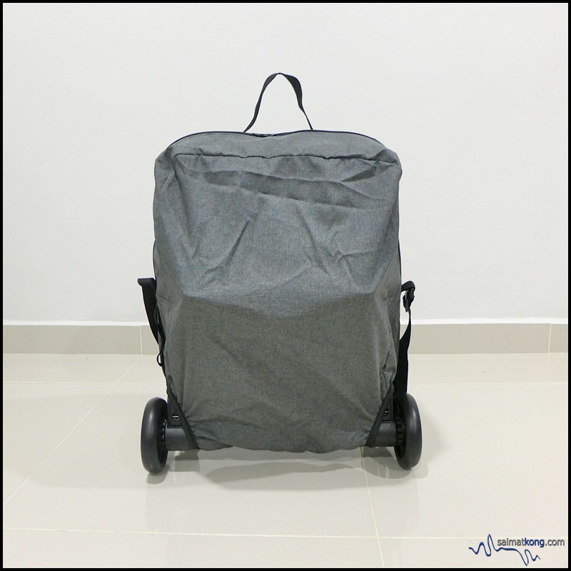 Weighing only 6.4kg, the Squizz is a lightweight stroller that it can be easily carried even for petite moms like me. 