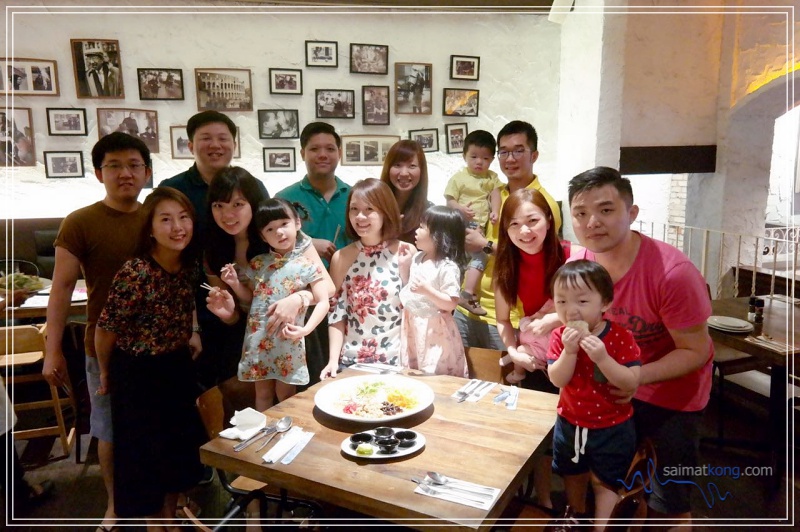 Chinese New Year is also a perfect occasion to get together with friends. 